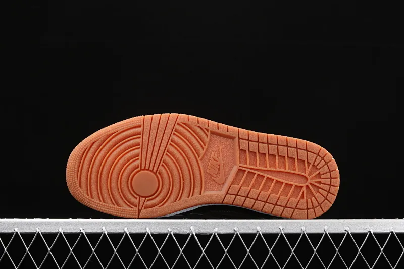 All categories Air Jordan Jordan series basketball shoes Air Jordan 1 Low New version Air Jordan 1 Low AJ1 Joe 1 low-top patent leather black gold cultural and leisure sports sneakers 554723-032